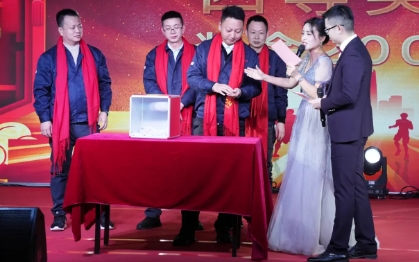 黄石金鼎国际2024年终晚会：凝心聚力，，，，，，，，共创辉煌！